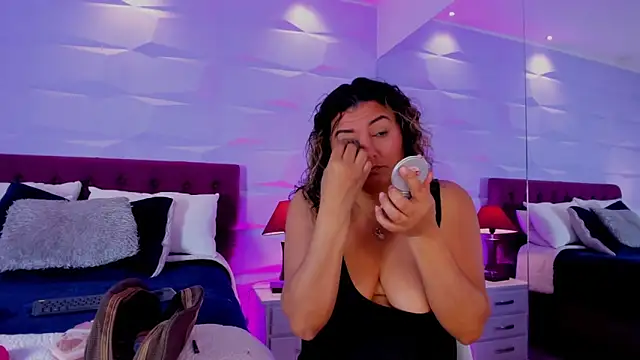 Nataly Foley online show from February 2026 07:34:02 PM