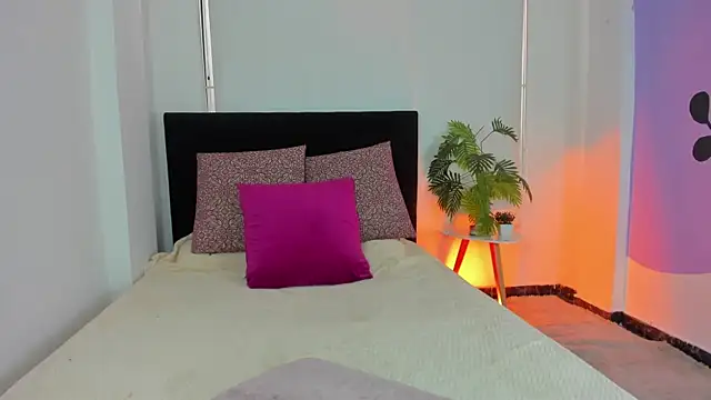 Snapshot of LunaVelvet777 chatting on November 2025 12:42:02 PM LunaVelvet777 online show from November 2025 12:42:02 PM