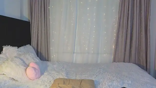 LunaVelvet777 online show from February 2026 04:06:01 PM