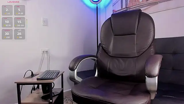 Dash Bukoski online show from December 2025 07:53:02 PM