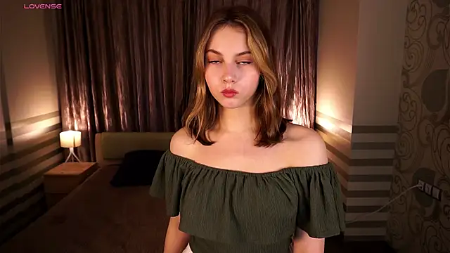 NylaNadler online show from October 2025 06:25:01 AM