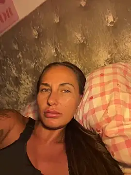 Rosieredxox online show from May 2026 08:10:02 PM