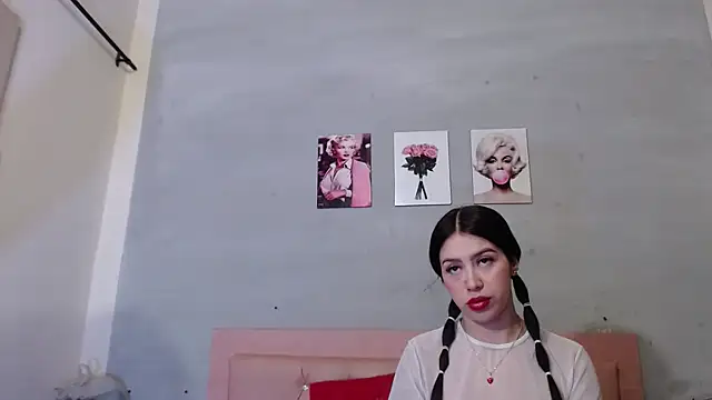 Olivia Spear online show from October 2025 12:17:01 PM