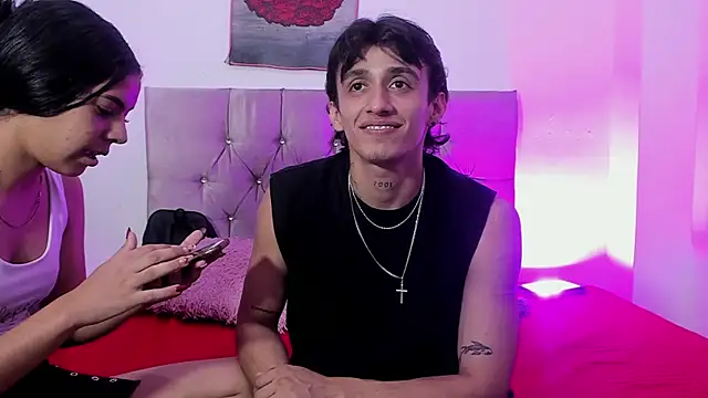 Snapshot of AndretiiAndCamila chatting on October 2025 07:11:02 PM AndretiiAndCamila online show from October 2025 07:11:02 PM