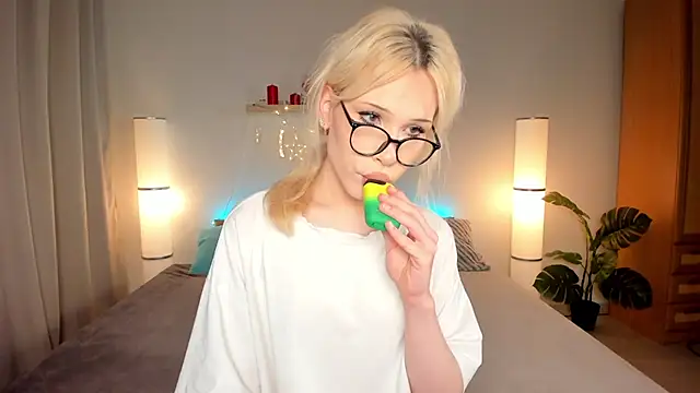 Snapshot of Kristial_soopxxx chatting on September 2025 03:38:01 PM Kristial soopxxx online show from September 2025 03:38:01 PM