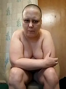 Snapshot of Tupo070481 chatting on June 2026 05:26:01 PM Tupo070481 online show from June 2026 05:26:01 PM