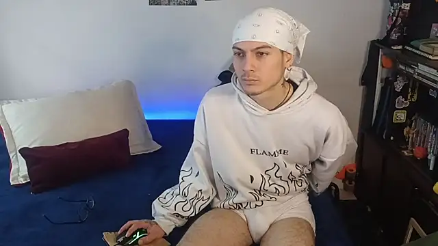 Snapshot of Dioniso_guy8 chatting on October 2025 04:27:02 PM Dioniso guy8 online show from October 2025 04:27:02 PM