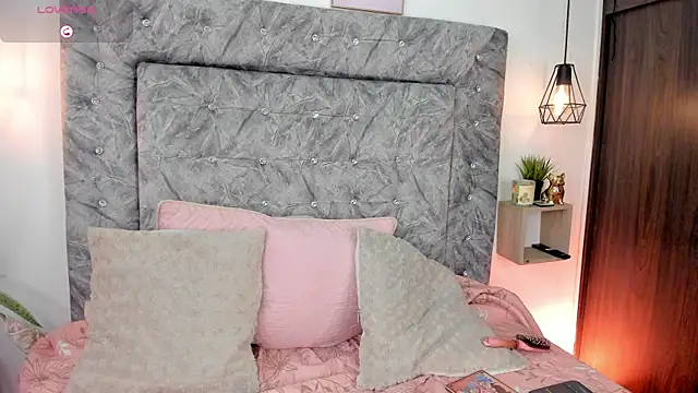 Seraphyne666 online show from November 2025 07:24:01 PM