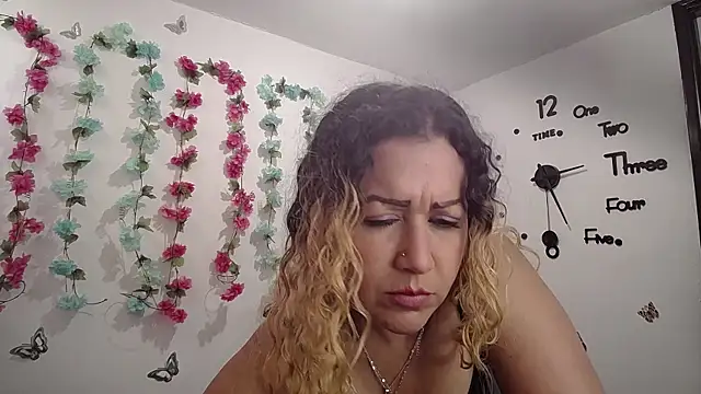 Skarleth Diaz online show from September 2025 03:02:02 PM