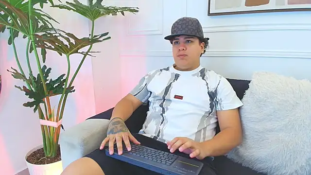 Naim Bennetsex online show from November 2025 06:41:02 PM