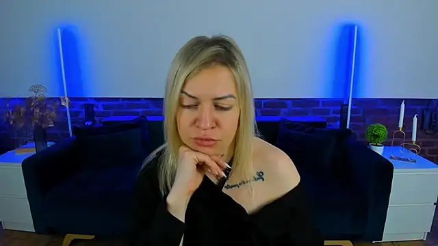 Anna Snows online show from October 2025 06:58:02 PM