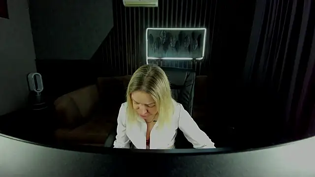 Anna Snows online show from December 2025 06:30:02 AM