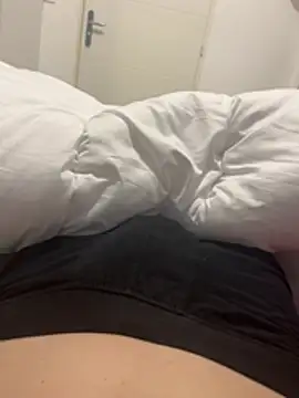 enzoyoungbisex online show from February 2026 08:38:02 PM