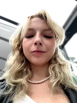 EveLittleSinner online show from September 2025 07:43:01 AM