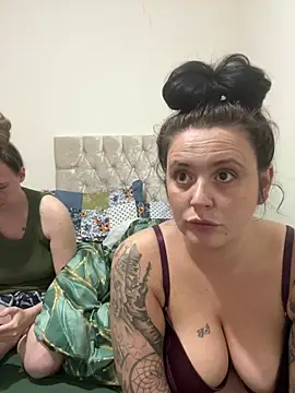 Snapshot of Charsworld chatting on April 2026 05:40:02 PM Charsworld online show from April 2026 05:40:02 PM