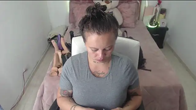 Snapshot of patty_squirt_ chatting on July 2026 12:19:02 PM patty squirt online show from July 2026 12:19:02 PM