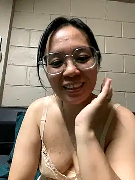 melyiaaa online show from November 2025 04:18:01 PM