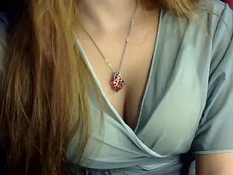 Snapshot of heartless_Queen chatting on October 2025 05:05:01 AM heartless Queen online show from October 2025 05:05:01 AM