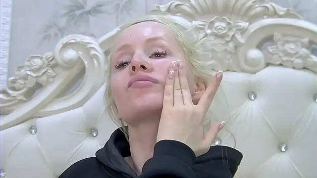 Snapshot of EllieFrosty_ chatting on November 2025 12:43:02 AM EllieFrosty online show from November 2025 12:43:02 AM