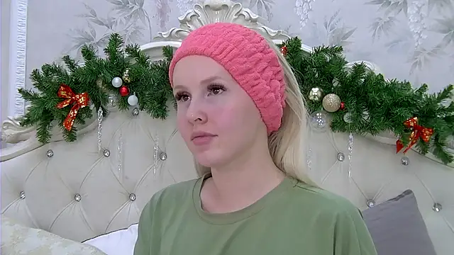 Snapshot of EllieFrosty_ chatting on December 2025 02:11:01 PM EllieFrosty online show from December 2025 02:11:01 PM