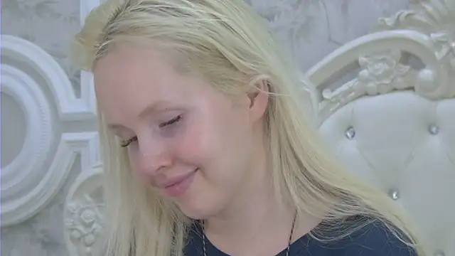 Snapshot of EllieFrosty_ chatting on May 2026 12:05:01 AM EllieFrosty online show from May 2026 12:05:01 AM