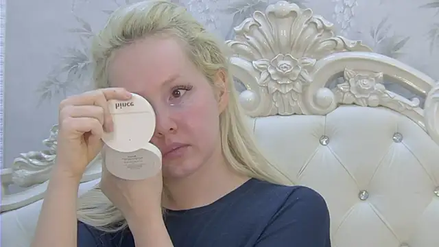 Snapshot of EllieFrosty_ chatting on May 2026 12:30:02 AM EllieFrosty online show from May 2026 12:30:02 AM