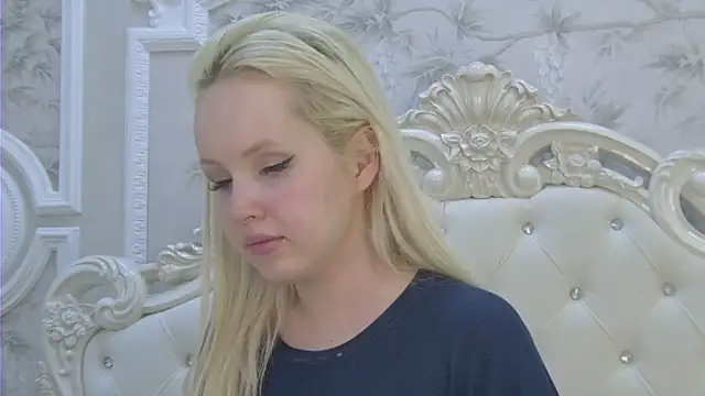 Snapshot of EllieFrosty_ chatting on May 2026 10:18:01 PM EllieFrosty online show from May 2026 10:18:01 PM