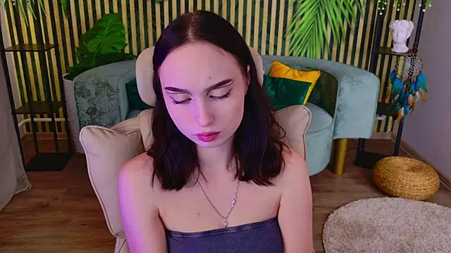 Snapshot of MonikaCarter chatting on October 2025 10:35:02 AM MonikaCarter online show from October 2025 10:35:02 AM