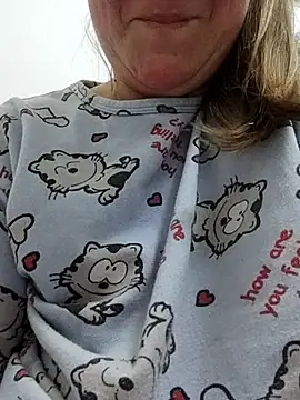 Kiss Eva online show from February 2026 05:17:02 PM