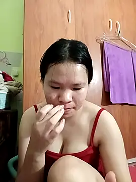 emyeuhss online show from October 2025 07:44:02 PM