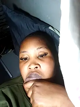 OCEANSQUITERXXX online show from October 2025 05:14:01 PM