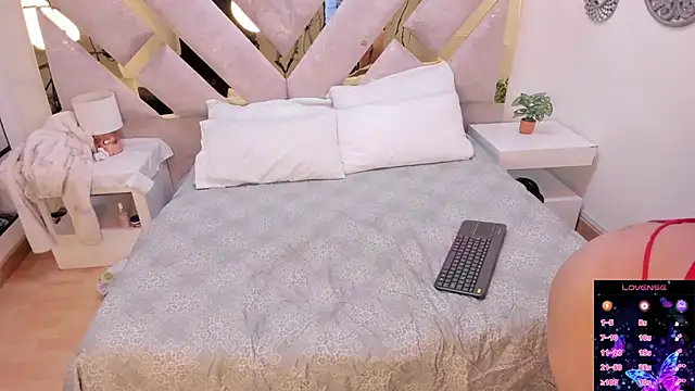 Marianee Rousse online show from September 2025 10:20:02 PM