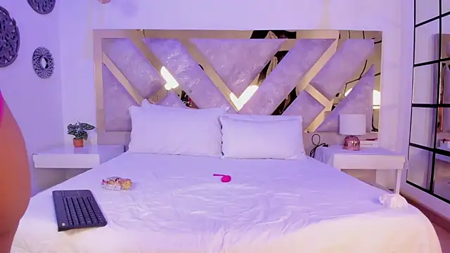 Marianee Rousse online show from October 2025 10:19:01 PM