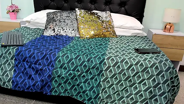 Marianee Rousse online show from December 2025 11:19:01 AM