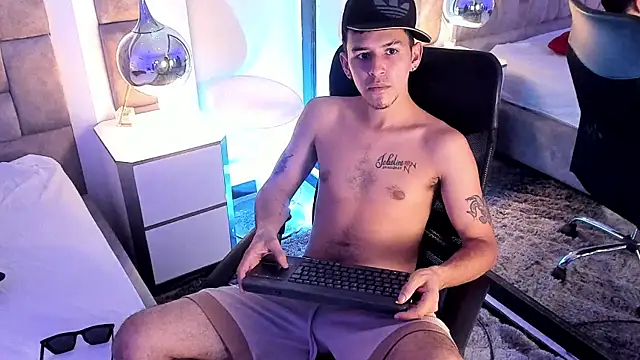 Snapshot of MikeMyllers chatting on October 2025 03:47:02 AM MikeMyllers online show from October 2025 03:47:02 AM