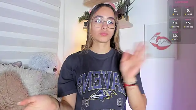 Snapshot of sara_madrid chatting on May 2026 11:53:01 AM sara madrid online show from May 2026 11:53:01 AM