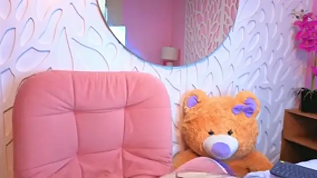 VioletxBloom online show from April 2026 12:20:01 PM