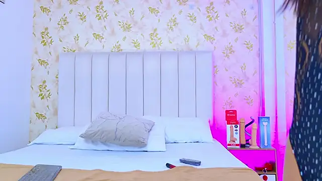 Snapshot of Samanta_Isel chatting on November 2025 03:05:01 AM Samanta Isel online show from November 2025 03:05:01 AM