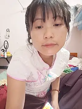 Snapshot of linda_bae00 chatting on May 2026 12:11:02 PM linda bae00 online show from May 2026 12:11:02 PM