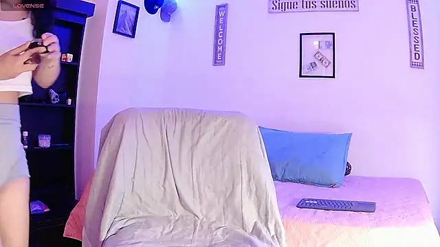   abrill   online show from September 2025 12:11:01 AM