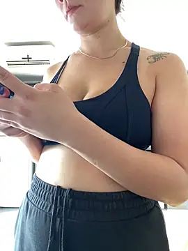 Danielaeliana online show from April 2026 07:18:02 PM