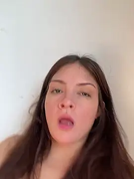 Snapshot of Danielaeliana chatting on May 2026 05:21:02 PM Danielaeliana online show from May 2026 05:21:02 PM