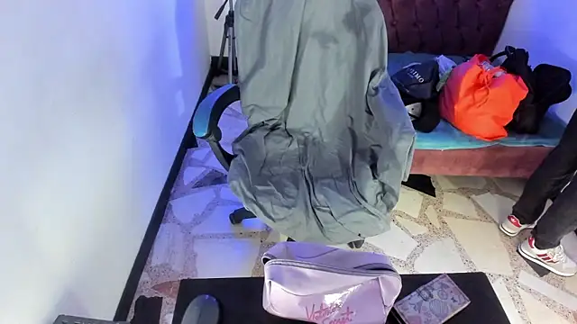 alison moon7 online show from November 2025 02:17:02 PM