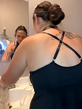 Snapshot of lillylooney chatting on September 2025 05:33:01 AM lillylooney online show from September 2025 05:33:01 AM