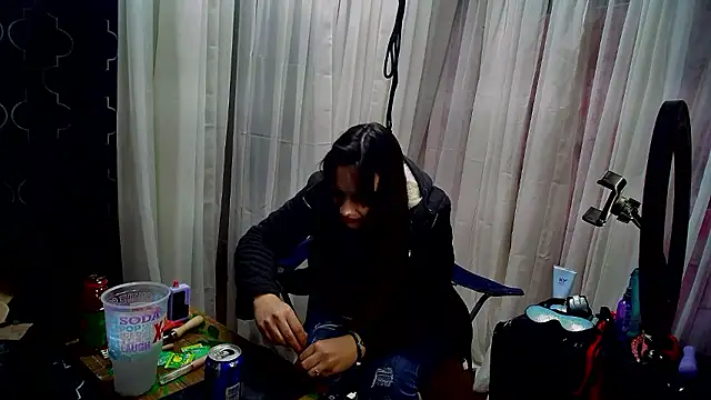 Snapshot of lillylooney chatting on October 2025 03:53:02 AM lillylooney online show from October 2025 03:53:02 AM