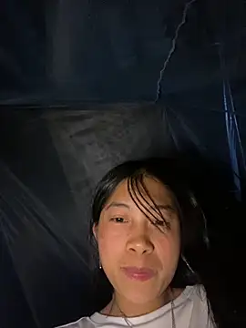 EmLy02 online show from November 2025 11:31:02 AM