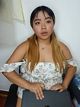 Snapshot of Emily__Hott chatting on July 2026 12:39:01 AM Emily Hott online show from July 2026 12:39:01 AM