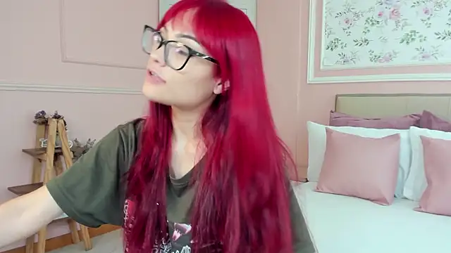 mae lyra online show from February 2026 07:01:02 PM