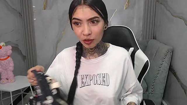 Snapshot of Ashley_Blum_v chatting on November 2025 08:09:02 PM Ashley Blum v online show from November 2025 08:09:02 PM
