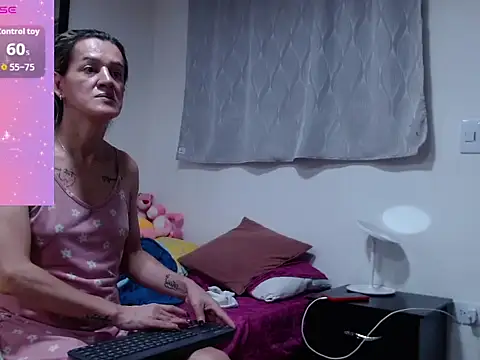 Snapshot of AllysonStonne chatting on November 2025 10:01:02 PM AllysonStonne online show from November 2025 10:01:02 PM